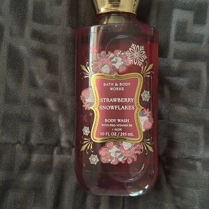 Bath & Body Works Strawberry Snowflakes Body Wash - Red & Gold